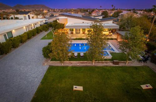 Glendale Villa | PickleballVolleyballGolf2 HomesHeated Pool