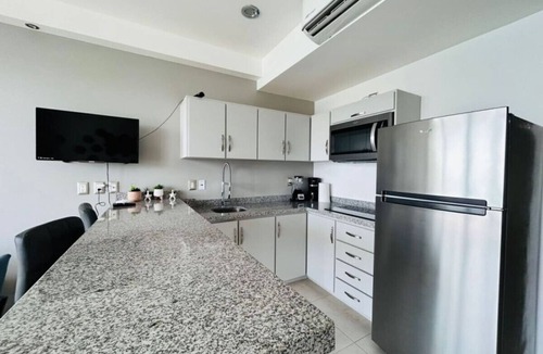 Zona Dorada Apartment | pie de playa y con vista al mar by Gpsrentas
