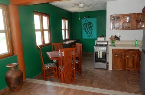 Zihuatanejo Apartment | Playa la Ropa Apartment w/easy Beach Access and Pickleball around the corner