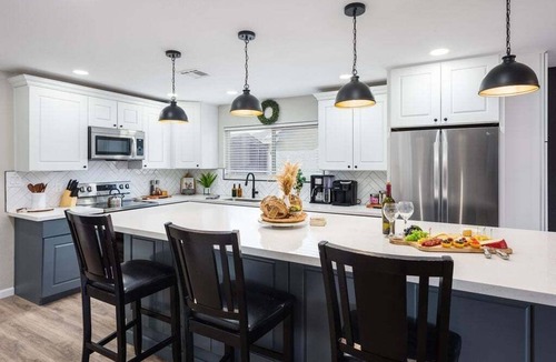 Paradise Valley Village Cottage | Players Paradise- Pool-golf-games & More!