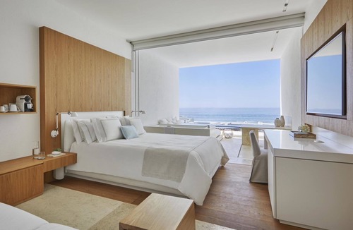 Zona Hotelera House | Playful Paradise: Pet-friendly Retreat with 5 Swimming Pools, Free Parking!