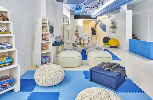 Zona Hotelera House | Playful Paradise: Pet-friendly Retreat with 5 Swimming Pools, Free Parking!