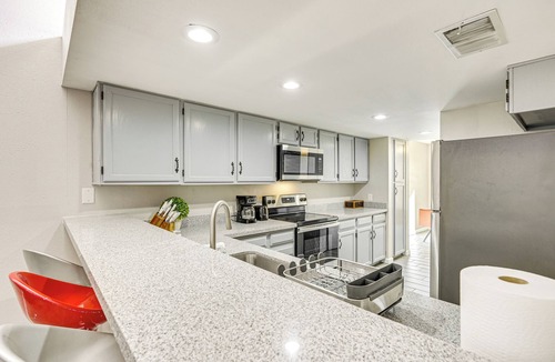 Paradise Valley Village House | Pool Access! Retreat 16 Mi to Dtwn Phoenix