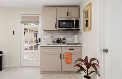 McAllen Apartment | Pool and Pool House in McAllen