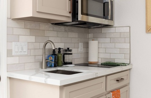 McAllen Apartment | Pool and Pool House in McAllen