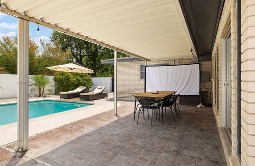 McAllen Apartment | Pool and Pool House in McAllen