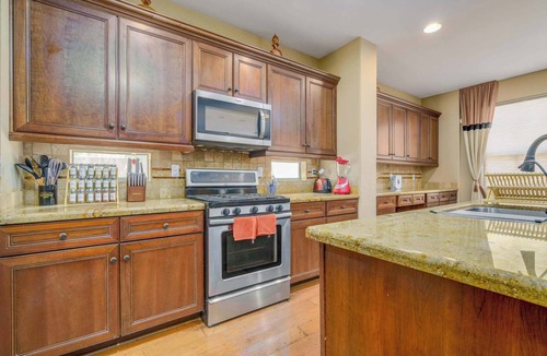 Palm Valley House | Pool, Movie Room, Games, Grill!
