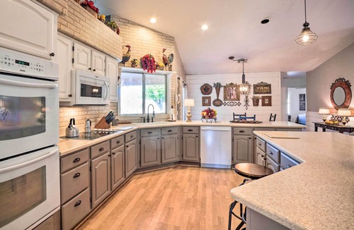Tierra Norte House | Pool, Putting Green, Fire Pit: Elegant Peoria Home