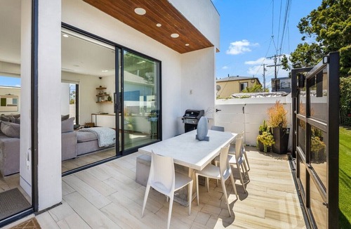 Venice House | Pool, spa, rooftop, back yard, gym, fire pit, games and more