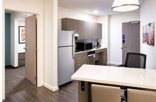 Tempe Hotel | Poolside Comfort in Tempe – Walk to Lake Trails, Dining, Shops & More - 2 Units