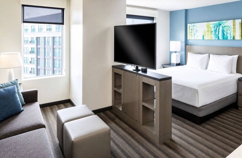 Tempe Hotel | Poolside Comfort in Tempe – Walk to Lake Trails, Dining, Shops & More - 2 Units
