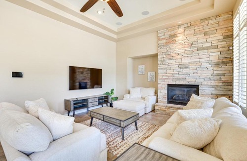 Litchfield Park House | Poolside Dining! Family Home 5 Mi to Goodyear