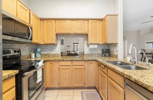 Maryvale Village House | Poolside Family Stay Near Cardinals & Dodgers