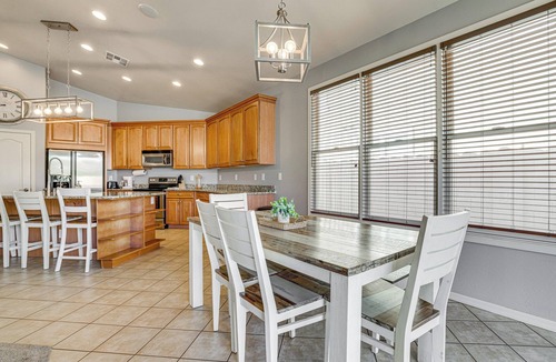 Copper Leaf House | Poolside Oasis: Group-Friendly Getaway in Phoenix!