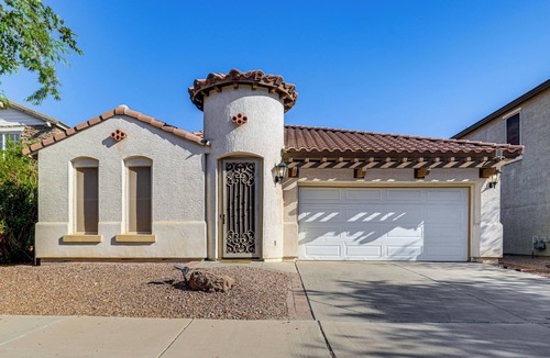 Copper Leaf House | Poolside Oasis: Group-Friendly Getaway in Phoenix!
