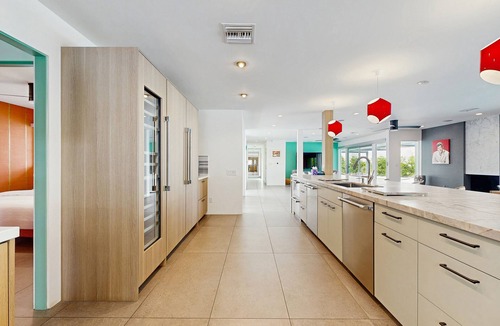 Vista Las Palmas House | Poolside Paradise in the Desert – Your Perfect Palm Springs Escape Awaits.