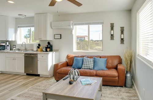 Ironwood Apartment | Poolside Relaxation: Couple's Retreat in Peoria!