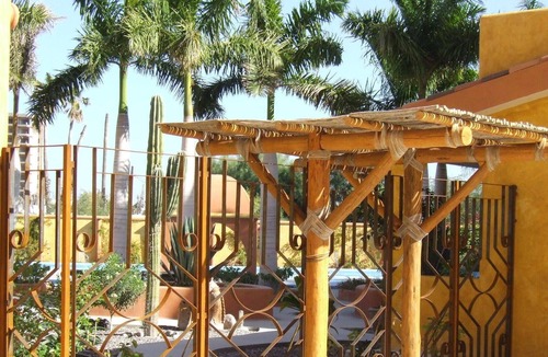 La Paz Villa | Poolside Villa in Beautiful Complex