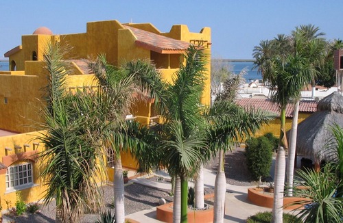 La Paz Villa | Poolside Villa in Beautiful Complex