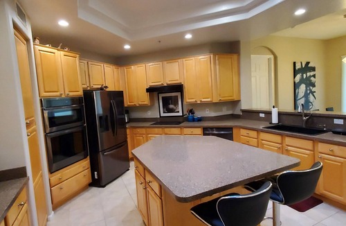 Talon Retreat House | POPULAR N. SCOTTSDALE COMM. GUARD-GATED, PET FRIENDLY, FURNISHED TOWNHOME ! n
