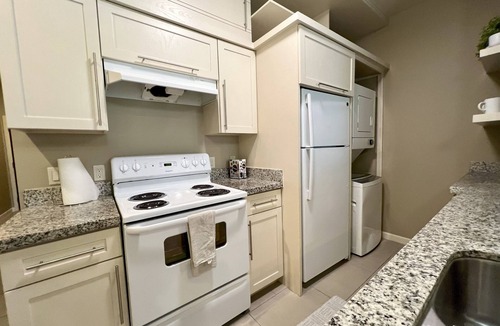 Brownsville Apartment | Portside Retreat - Modern & Cozy 1BD/1BA