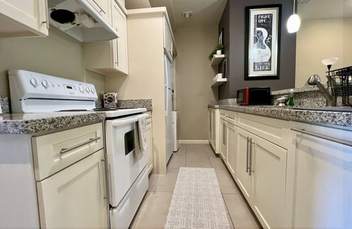 Brownsville Apartment | Portside Retreat - Modern & Cozy 1BD/1BA