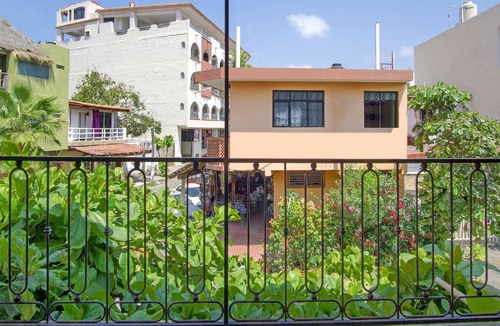 Barra de Navidad Hotel | Posada Casa Chiros