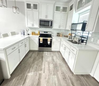 Weslaco Apartment | Premier Luxe Villa