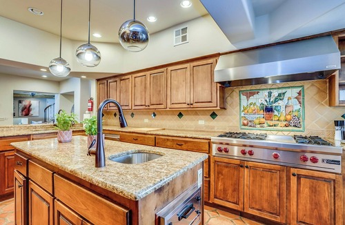 Paradise Valley House | Premier Paradise Valley Estate – 11BR – Pool, Spa and Swim-Up Bar