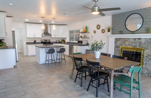 Peoria Ave Citizen's Group House | Prickly Pear Desert Oasis- 3 Bedroom/Pool/Spa/Putting Green