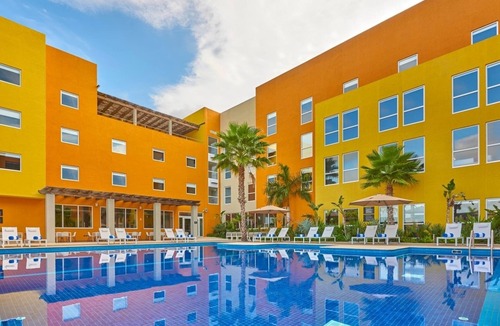 El Tezal Hotel | Prime Cabo Location | Steps to Beach, Bars, Marina & Cabo’s Nightlife Scene