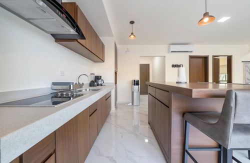 Centro - Supmza 001 Condo | Prime Location. 2 BR Condo w/Ocean View Pool