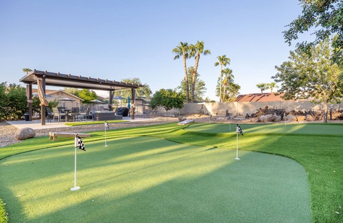 Paradise Valley Village House | Prime Location! 5000Sq'-Acre Pool/Game Room/Hot Tub/Putting Green/200+ 5★ratings