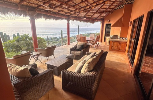 Vinorama House | Pristine Beach Front, 3br Villa, tropical oasis, on the Sea of Cortes. with AC!