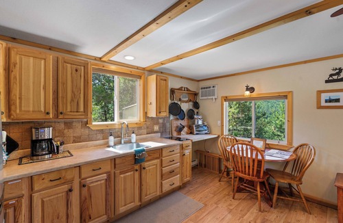 Kellogg Cabin | Private 12-Acre Mountain Retreat - Sleeps 16+ - Perfect for Families & Friends