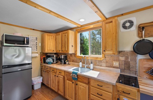 Kellogg Cabin | Private 12-Acre Mountain Retreat - Sleeps 16+ - Perfect for Families & Friends