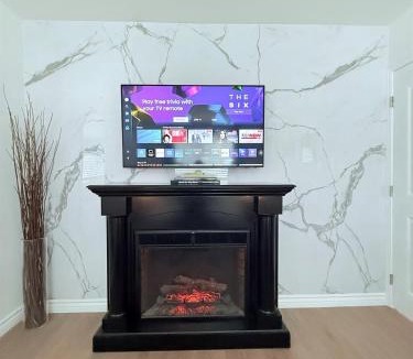 Simi Valley Villa | Private 1BR 1BA Suite, Kitchen, Fireplace, Parking
