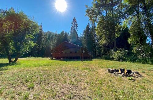 St. Maries House | Private 2-Acre Retreat w/MTN Views, Walk to River