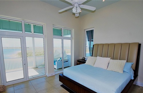 South Padre Island House | Private 3 bedroom 4 bath Bayfront home with swimming pool, and boat dock~ Luxury Rental ~