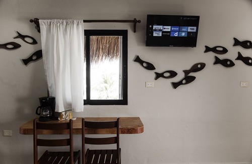 Isla Mujeres Villa | Private Beautiful Spacious Isla Mujeres Rent 2 to 6 Bedrooms. Oceanfront w/Pool
