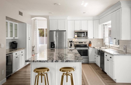 Santiago House | Private Pickleball Court, Movie Room, & Hot Tub!