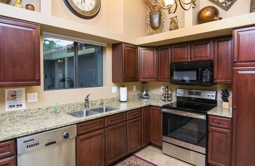 Buenavante House | Private Playground: Golf Pool Table and Hot Tub!