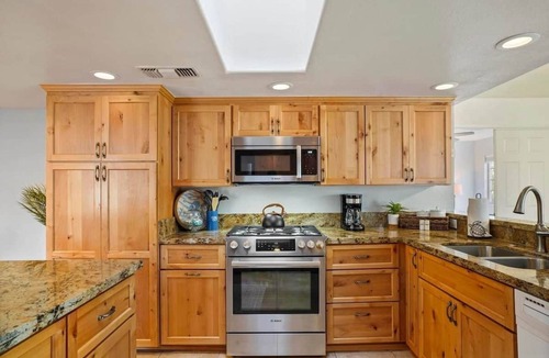 Lakeside House | Private Pool & Spa 3BR Sleeps 8 Resort-style Retreat Near San Diego
