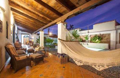 La Paz House | private Pool, walk to malecón, 2 BR estilo hacienda