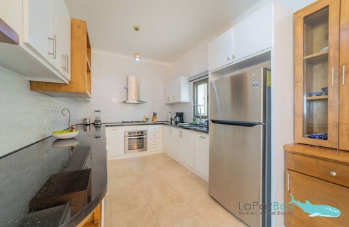 La Paz House | Private Rooftop, Walk to Malecón, Gated Stay