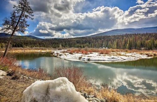 Troy House | Private 'Yaak River Hideaway' w/Deck & Mtn Views!