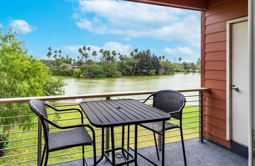 Brownsville House | PROMO 15% WEEKLY AND 20% MONTHLY DISCOUNT! Oasis on the Lake A