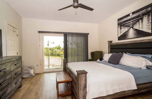 Brownsville House | PROMO 15% WEEKLY AND 20% MONTHLY DISCOUNT! Oasis on the Lake A