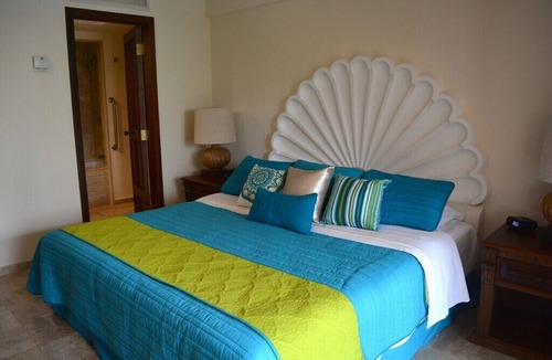 Las Glorias Resort | Puerto Vallarta Resort 1 Bedroom Sleeps 4