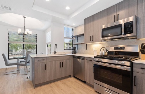 Kierland Apartment | Pure Suites Scottsdale Kierland 2 Bed Pool Gym Walk to Shops Restaurants
